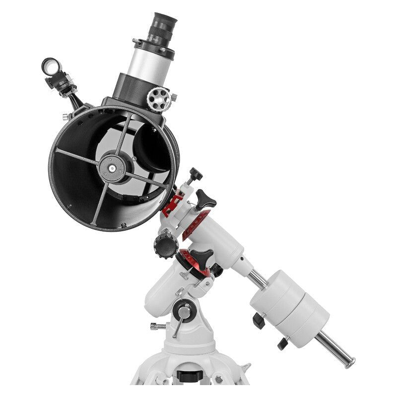 Omegon Telescope Advanced 150/750 EQ-320 Equatorial Mount - A detailed view of the mount and eyepiece viewed from the front of the telescope